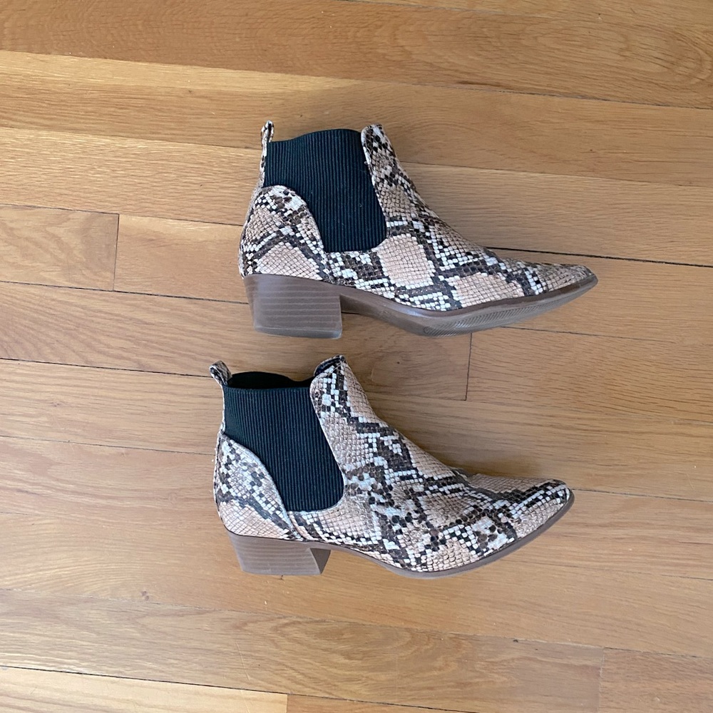 Quipid Snake print boots